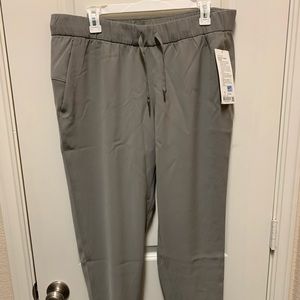 Lululemon On the fly jogger, NWT size 12